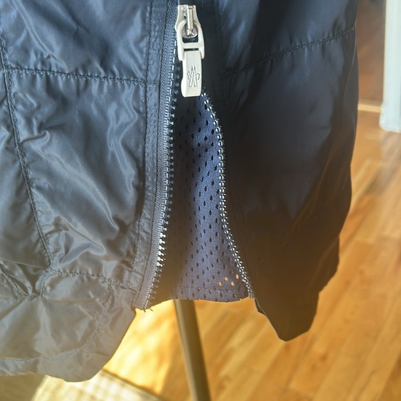 Authentic Moncler wind breaker - Picture 11 of 17